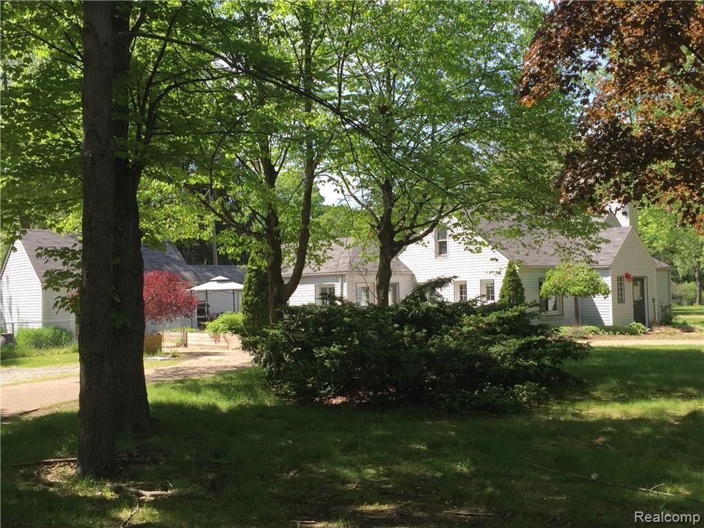 14361 Newburgh Road Livonia, MI 48154 - Photo 3 of 43 IMG_2328.JPG
