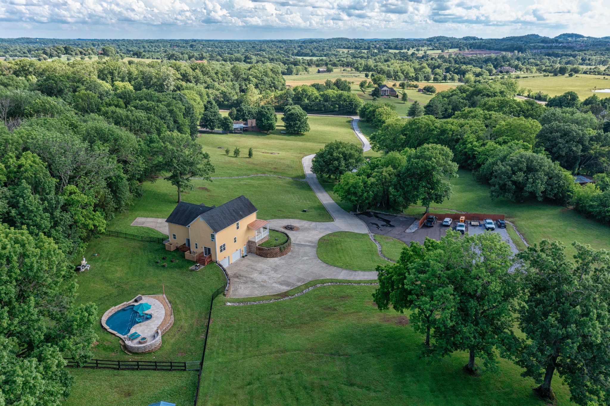 2736 McLemore Road Franklin, TN 37064 - Photo 37 of 50 a view of a garden with an outdoor seating