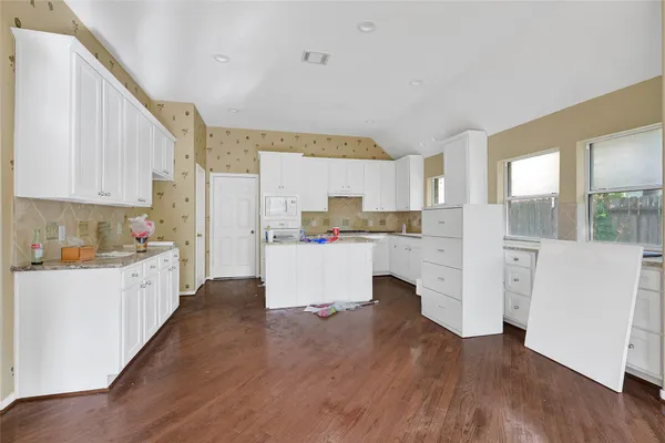 $480,000 | 19 South Scarlet Elm Court, The Woodlands, TX 77382