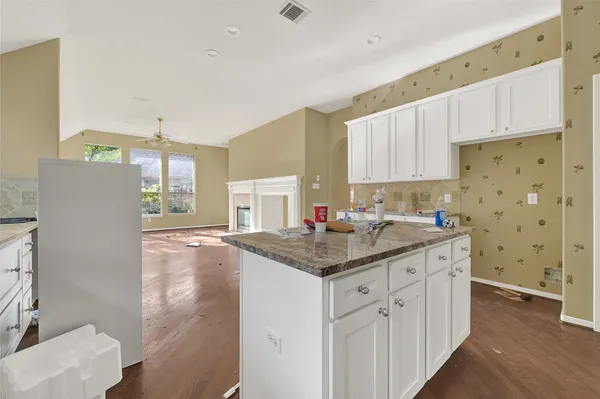 $480,000 | 19 South Scarlet Elm Court, The Woodlands, TX 77382