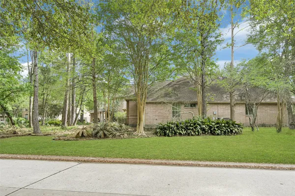 $480,000 | 19 South Scarlet Elm Court, The Woodlands, TX 77382