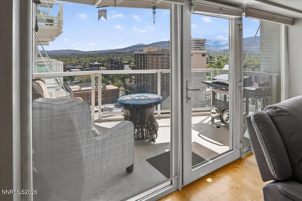 255 North Sierra Street, Unit S 1919 Reno, NV 89501 - Photo 7 of 41 06-DSC_9714