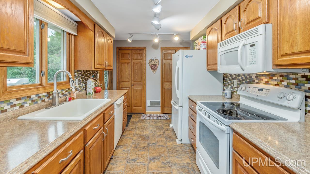 N1572 Hamilton Lake Road Vulcan, MI 49892 - Photo 9 of 27