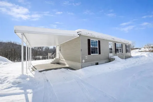 $129,900 | 43 Crystal Lane, Lyndon, VT 05851
