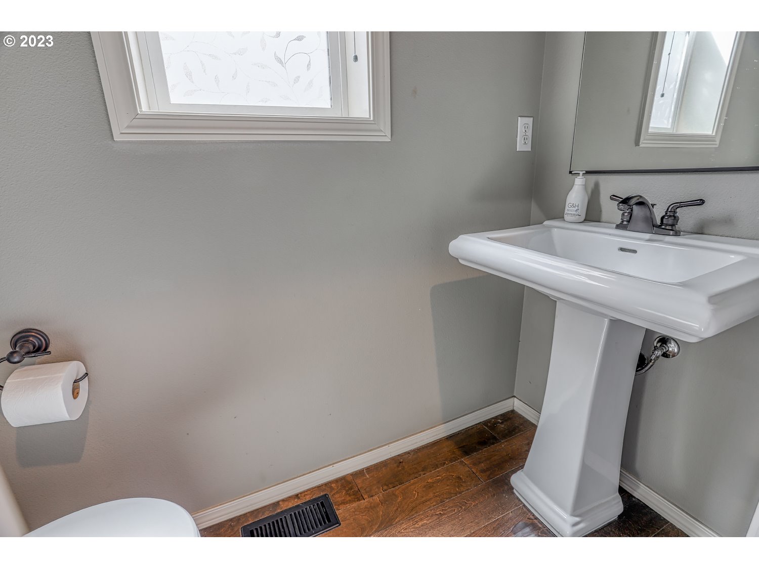 1407 Northeast 170th Circle Ridgefield, WA 98642 - Photo 17 of 42 a bathroom with a sink and a toilet