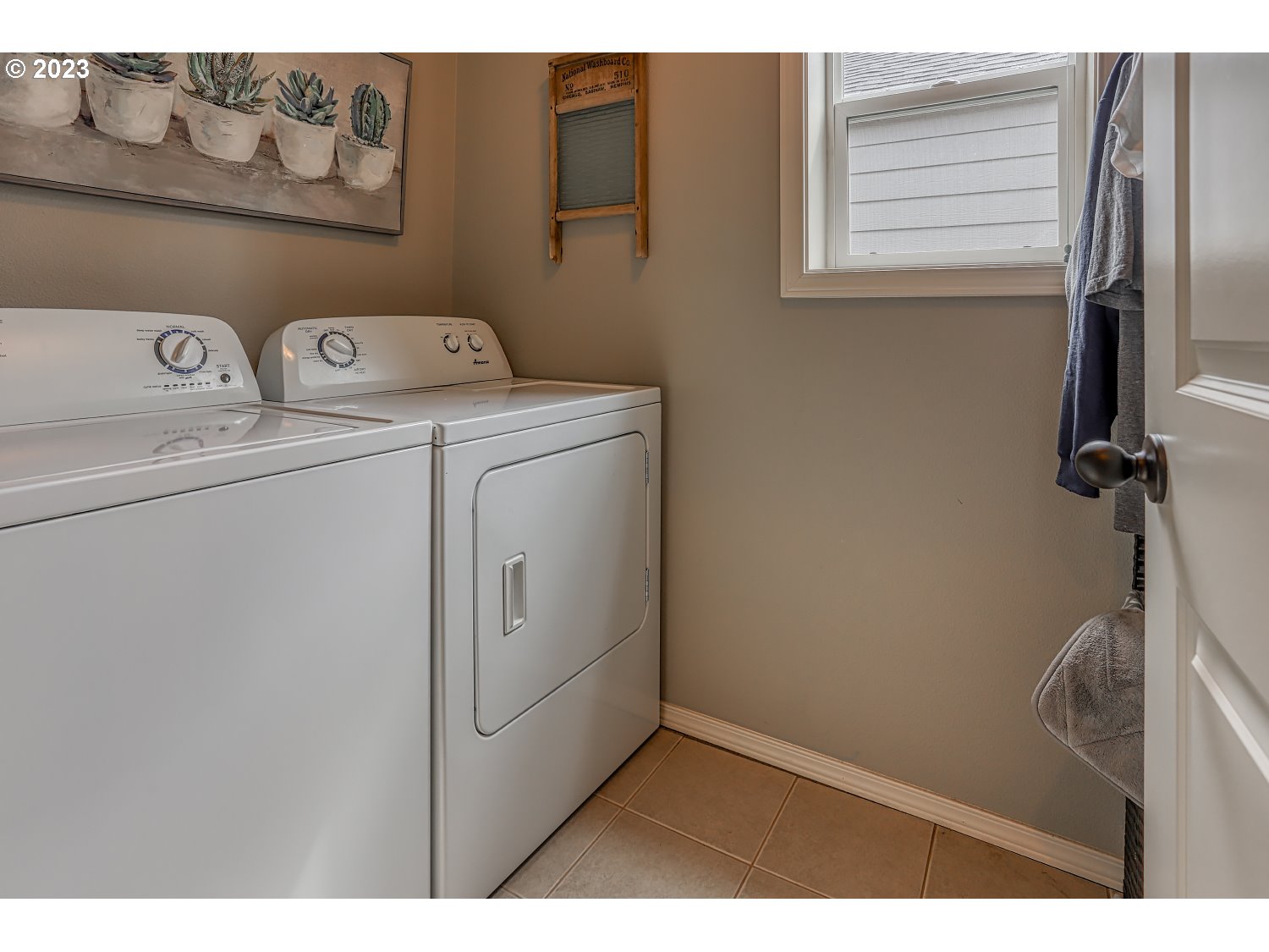 1407 Northeast 170th Circle Ridgefield, WA 98642 - Photo 35 of 42 a utility room with dryer and washer