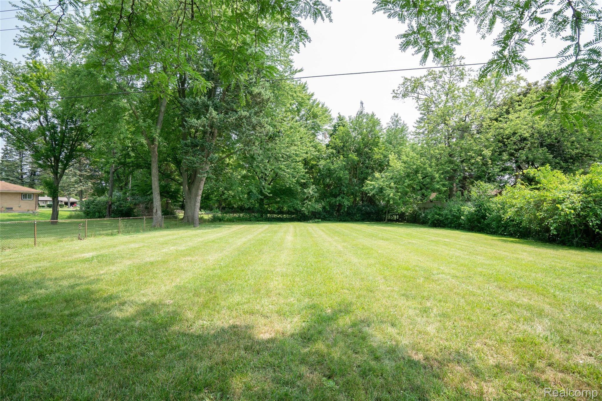 21908 Evergreen Road Southfield, MI 48075 - Photo 6 of 32 Evergreen-6.jpg