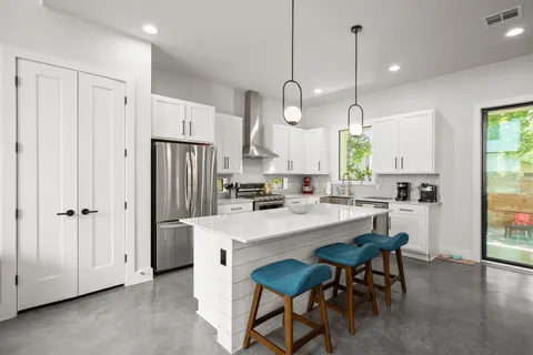 $875,000 | 611 Gaylor Street, Unit 2, Austin, TX 78752