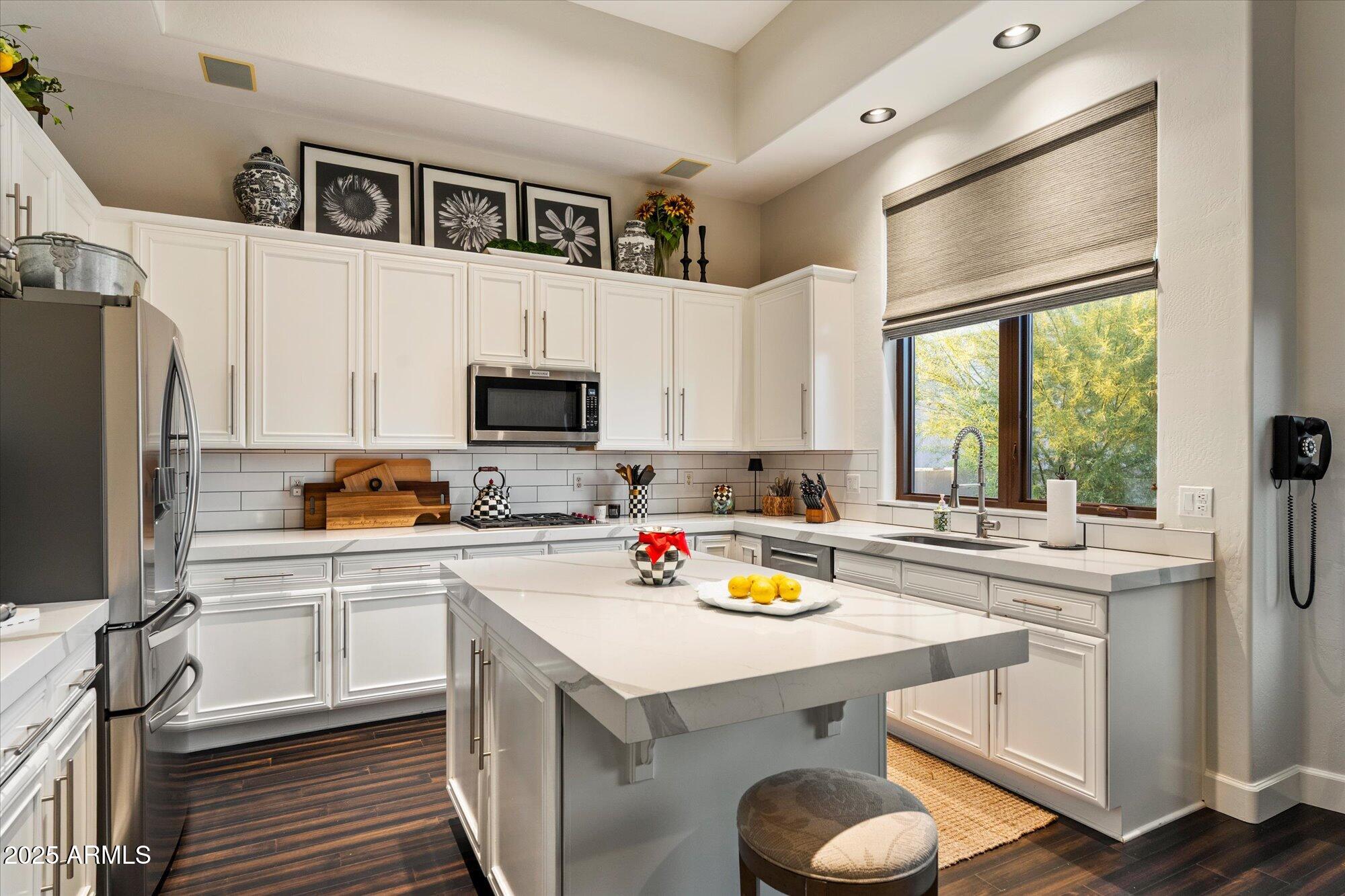 5232 East Hashknife Road Phoenix, AZ 85054 - Photo 22 of 59 Kitchen
