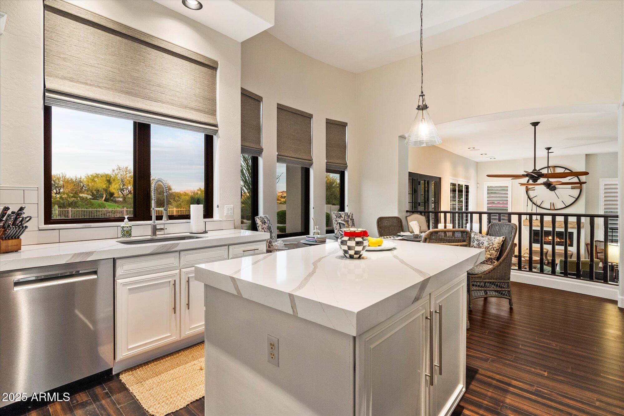 5232 East Hashknife Road Phoenix, AZ 85054 - Photo 24 of 59 Kitchen