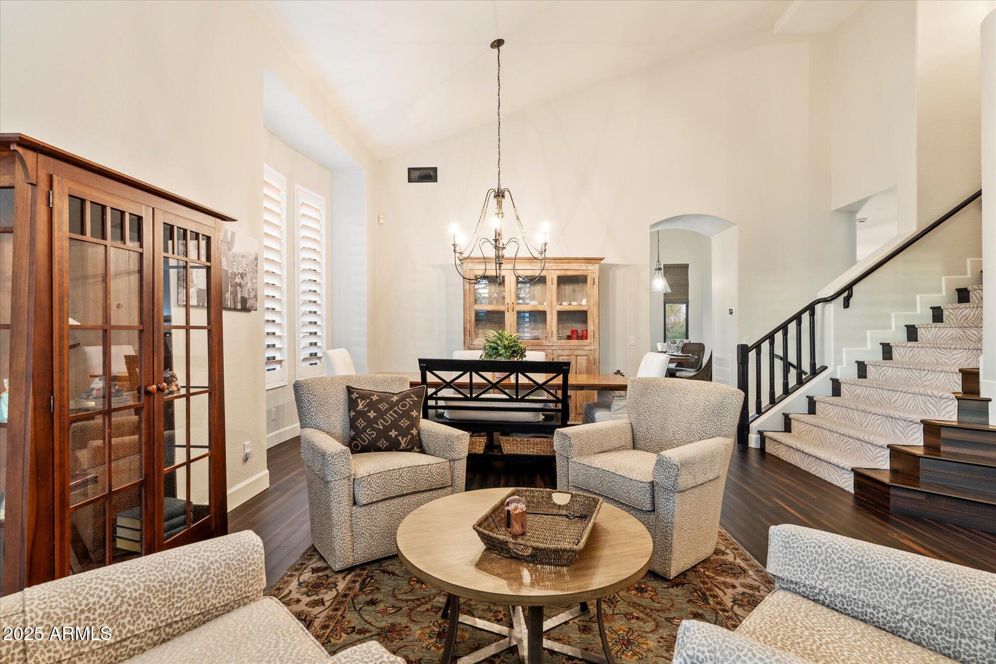 5232 East Hashknife Road Phoenix, AZ 85054 - Photo 27 of 59 living room