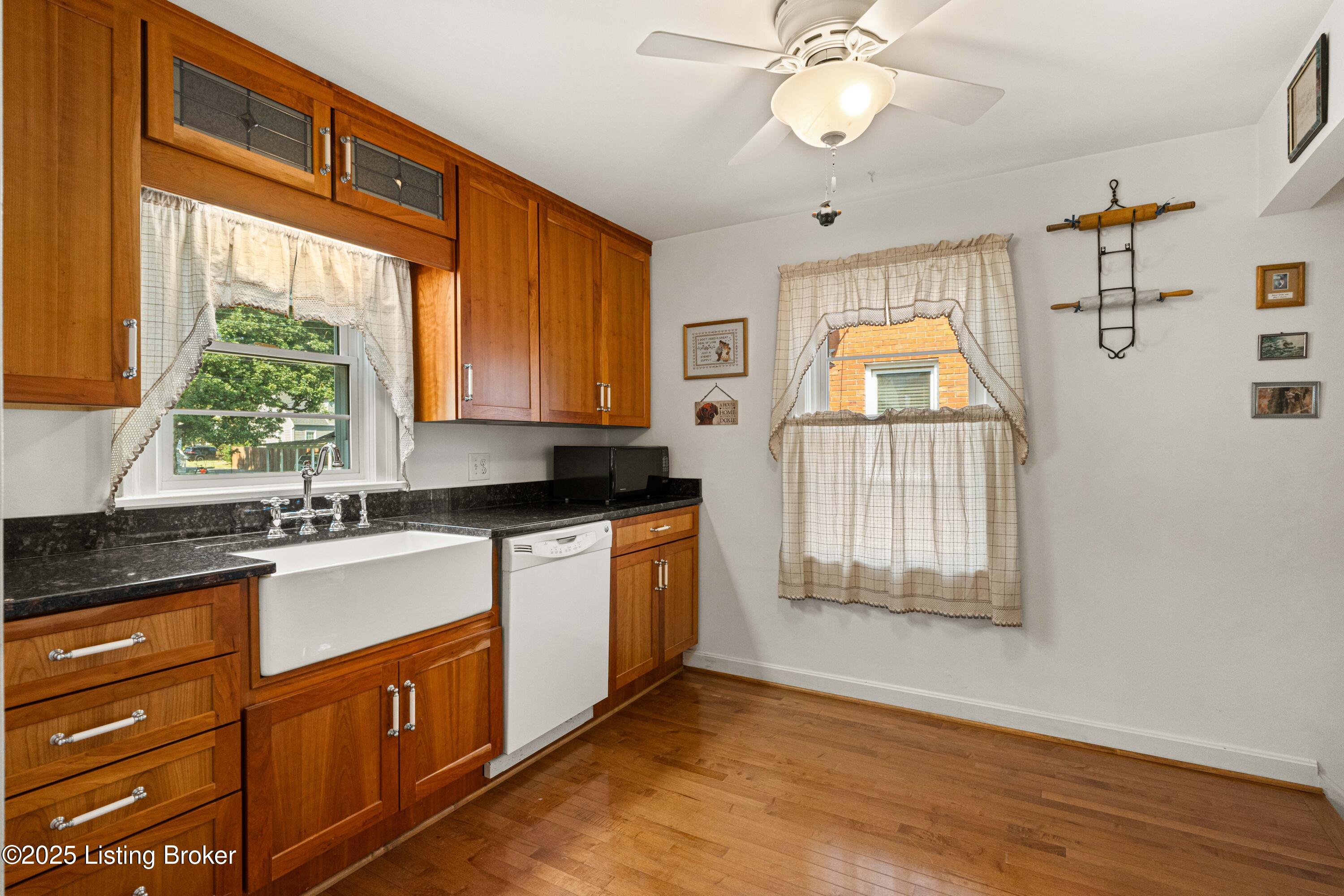 212 Merriman Road Louisville, KY 40207 - Photo 6 of 25 DSC01051