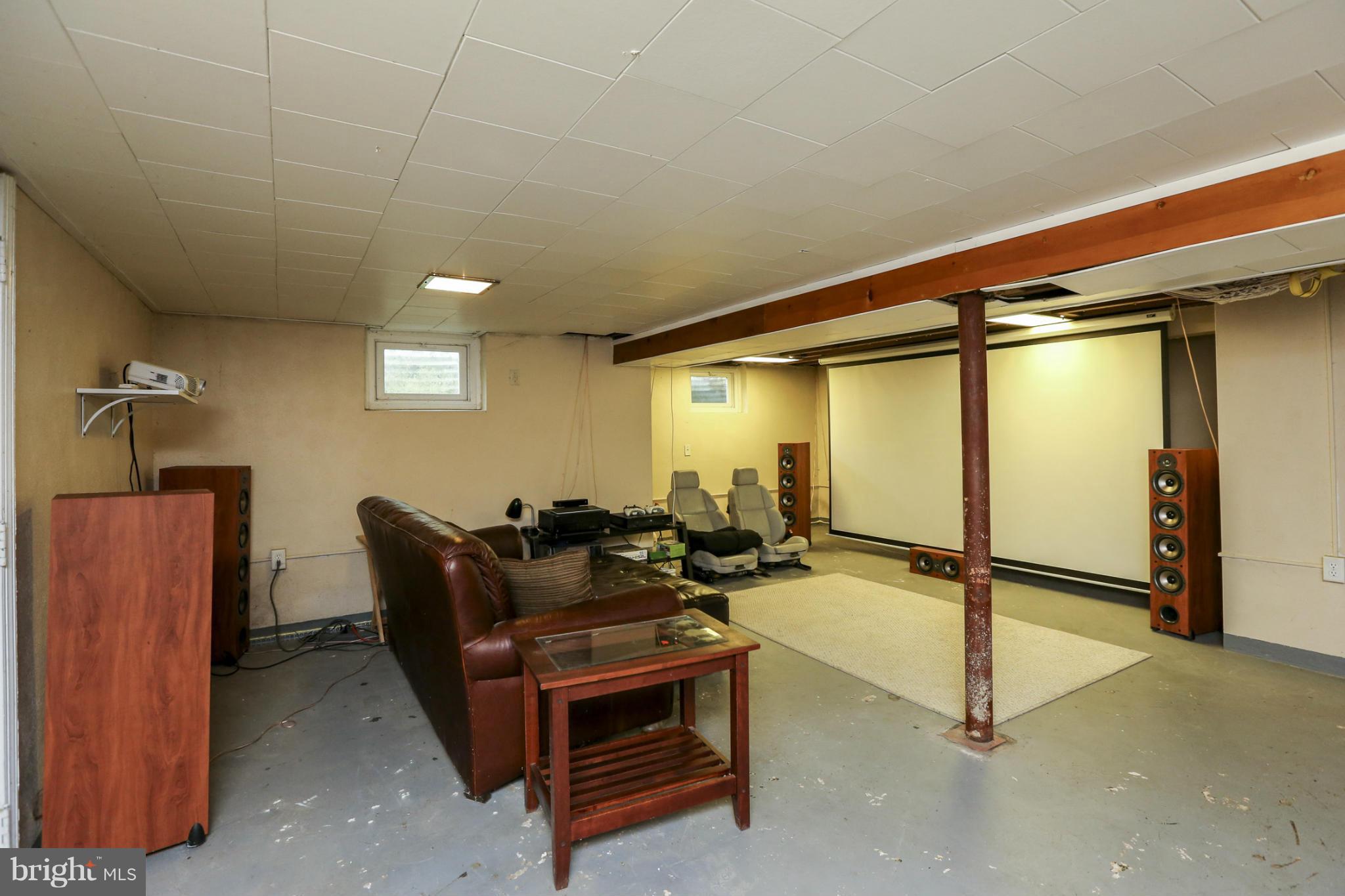 6730 Queens Ferry Road Baltimore, MD 21239 - Photo 17 of 21 a living room with furniture