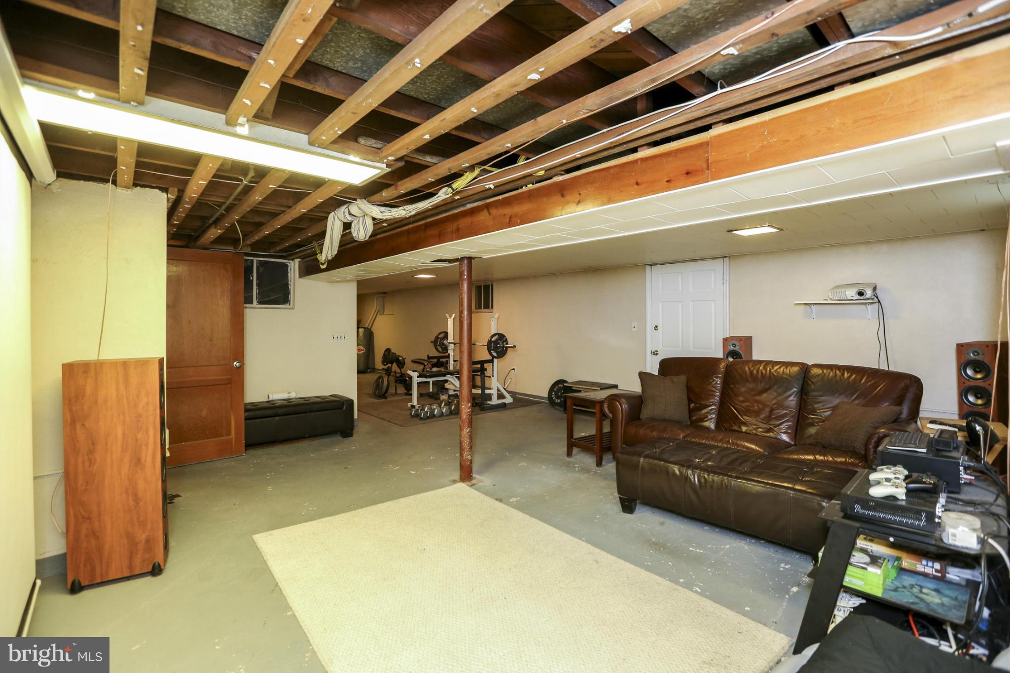 6730 Queens Ferry Road Baltimore, MD 21239 - Photo 18 of 21 a living room with furniture