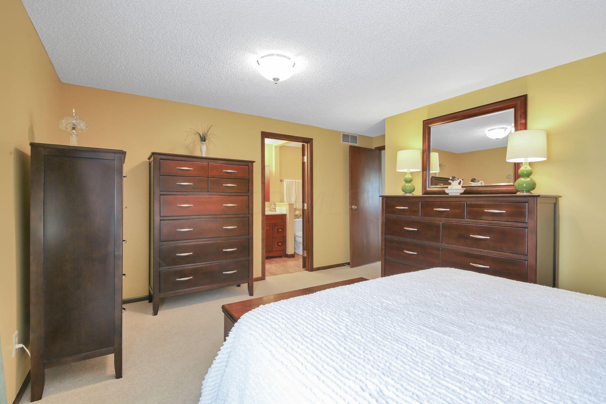 6222 Roxburgh Court, Unit 17B Columbus, OH 43213 - Photo 22 of 28 23-web-or-mls-5D9A0523