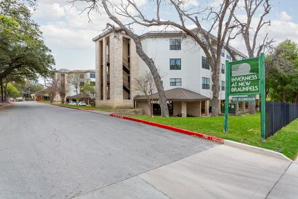 $539,900 | 401 West Lincoln Street, Unit A303, New Braunfels, TX 78130
