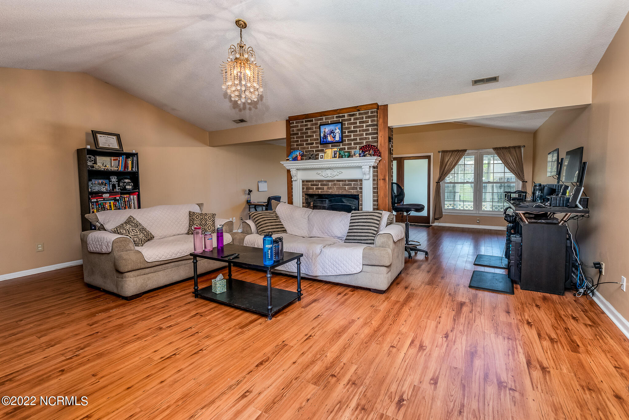 233 Raintree Road Jacksonville, NC 28540 - Photo 5 of 27 006-8