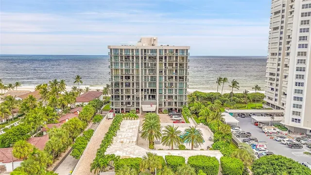 a view of a multi story building