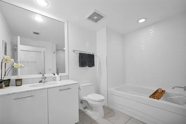 $3,400 | 55 Southeast 6th Street, Unit 3404, Miami, FL 33131