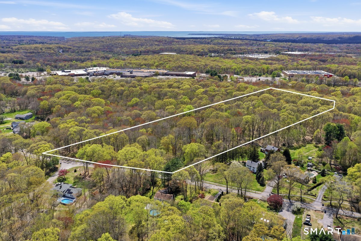 76 Dayton Road Waterford, CT 06385 - Photo 1 of 14 a view of a city