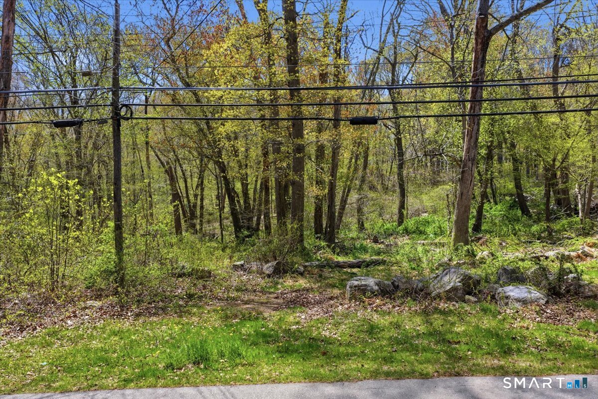 76 Dayton Road Waterford, CT 06385 - Photo 4 of 14