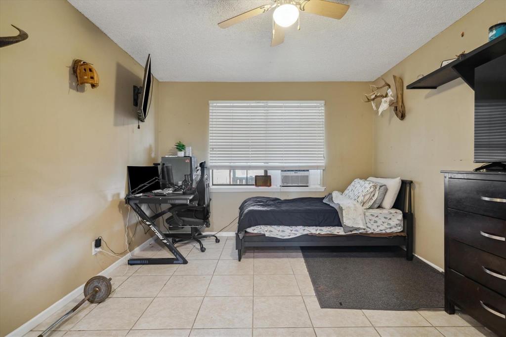 350 Alaska Street Van, TX 75790 - Photo 27 of 37 a bedroom with furniture and a window