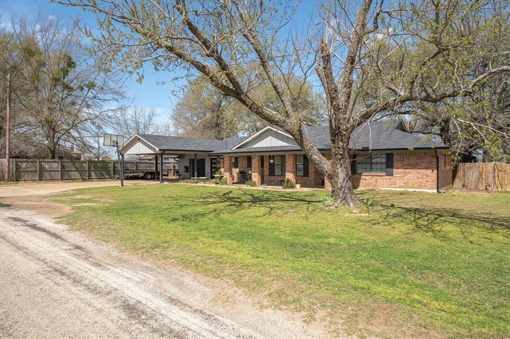 350 Alaska Street Van, TX 75790 - Photo 5 of 37 a front view of house with yard