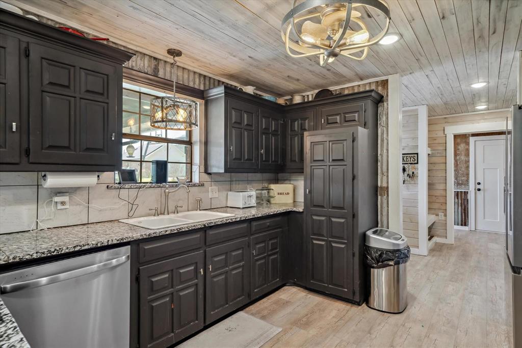 350 Alaska Street Van, TX 75790 - Photo 6 of 37 a kitchen with stainless steel appliances granite countertop a sink stove and refrigerator