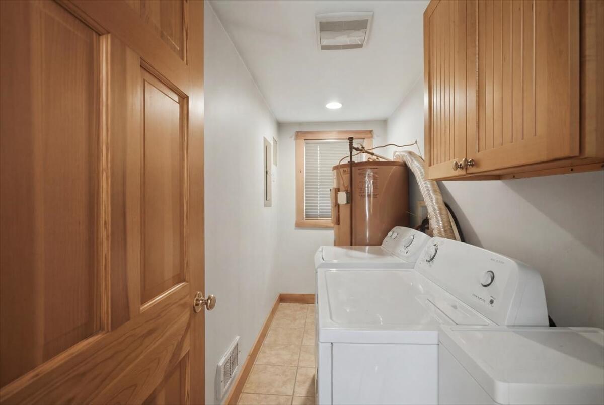 46 Abbott Hill Road West Paris, ME 04289 - Photo 13 of 51 Laundry room