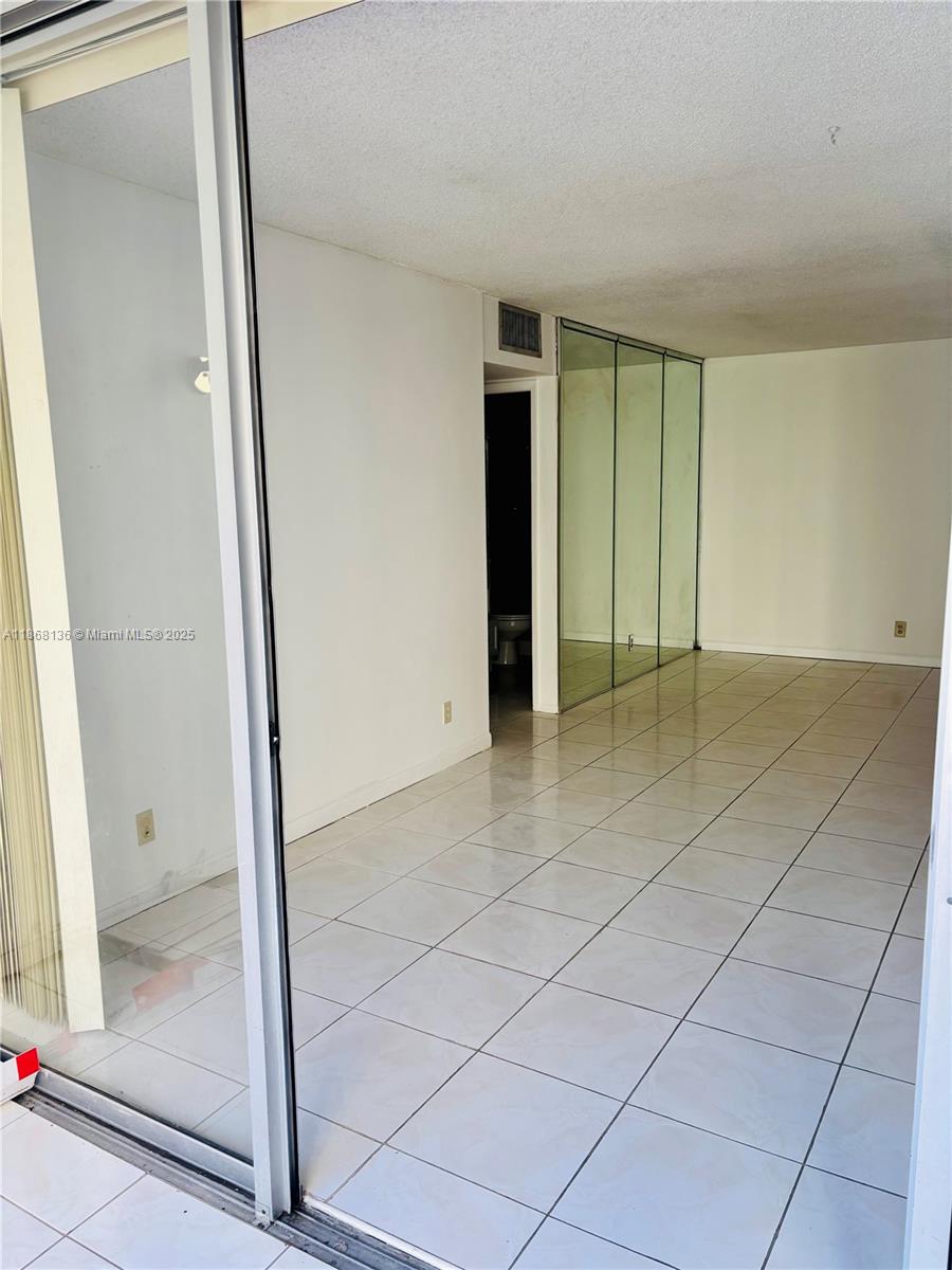 950 Northeast 199th Street, Unit 1A 101 Miami, FL 33179 - Photo 5 of 10