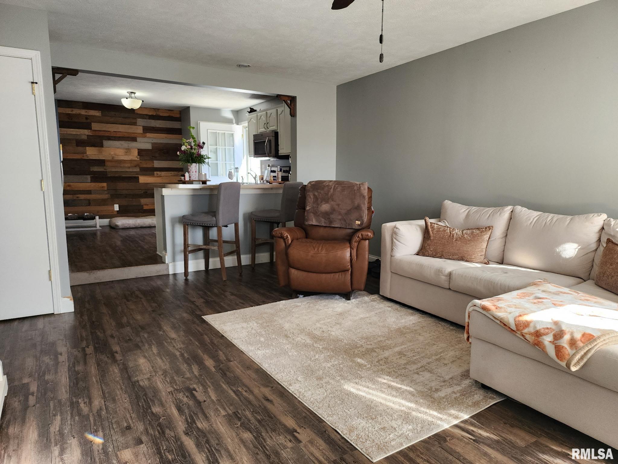 201 Washington Street Athens, IL 62613 - Photo 2 of 37 Gallery Image 2