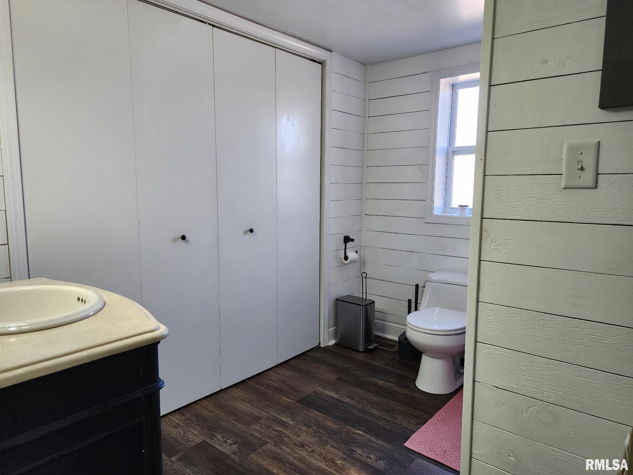 201 Washington Street Athens, IL 62613 - Photo 22 of 37 Gallery Image 22