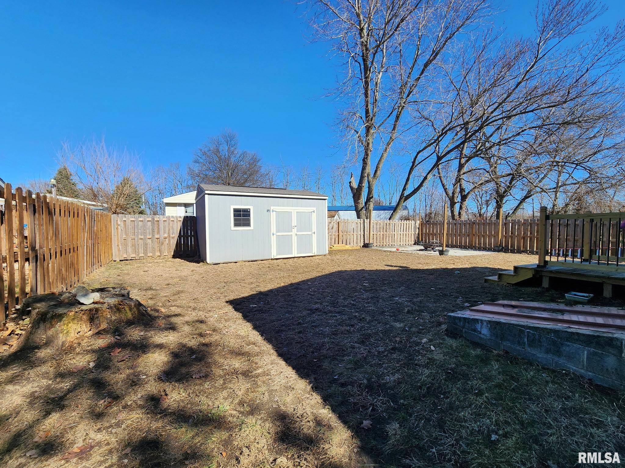 201 Washington Street Athens, IL 62613 - Photo 29 of 37 Gallery Image 29