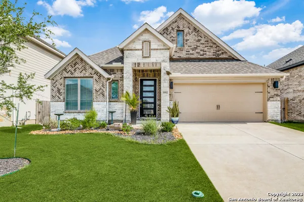 $2,400 | 1952 Highland, Seguin, TX 78155
