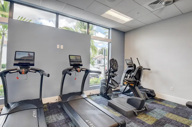 $155,000 | 6525 South Oriole Boulevard, Unit 2060, Delray Beach, FL 33446