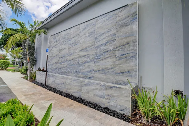 $155,000 | 6525 South Oriole Boulevard, Unit 2060, Delray Beach, FL 33446