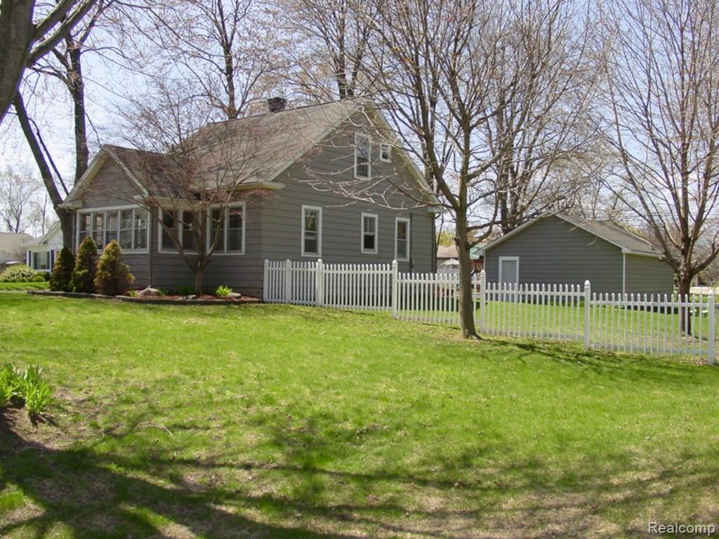 2676 Gerald Avenue Rochester, MI 48307 - Photo 2 of 22 Huge Lot.jpg