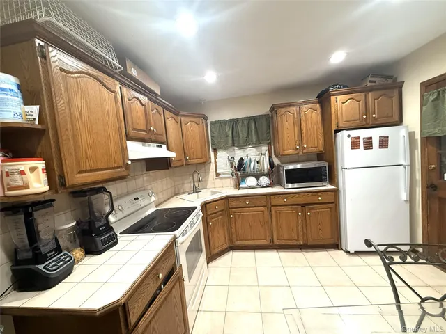 $3,950 | 7 Clarissa Drive, Hicksville, NY 11801