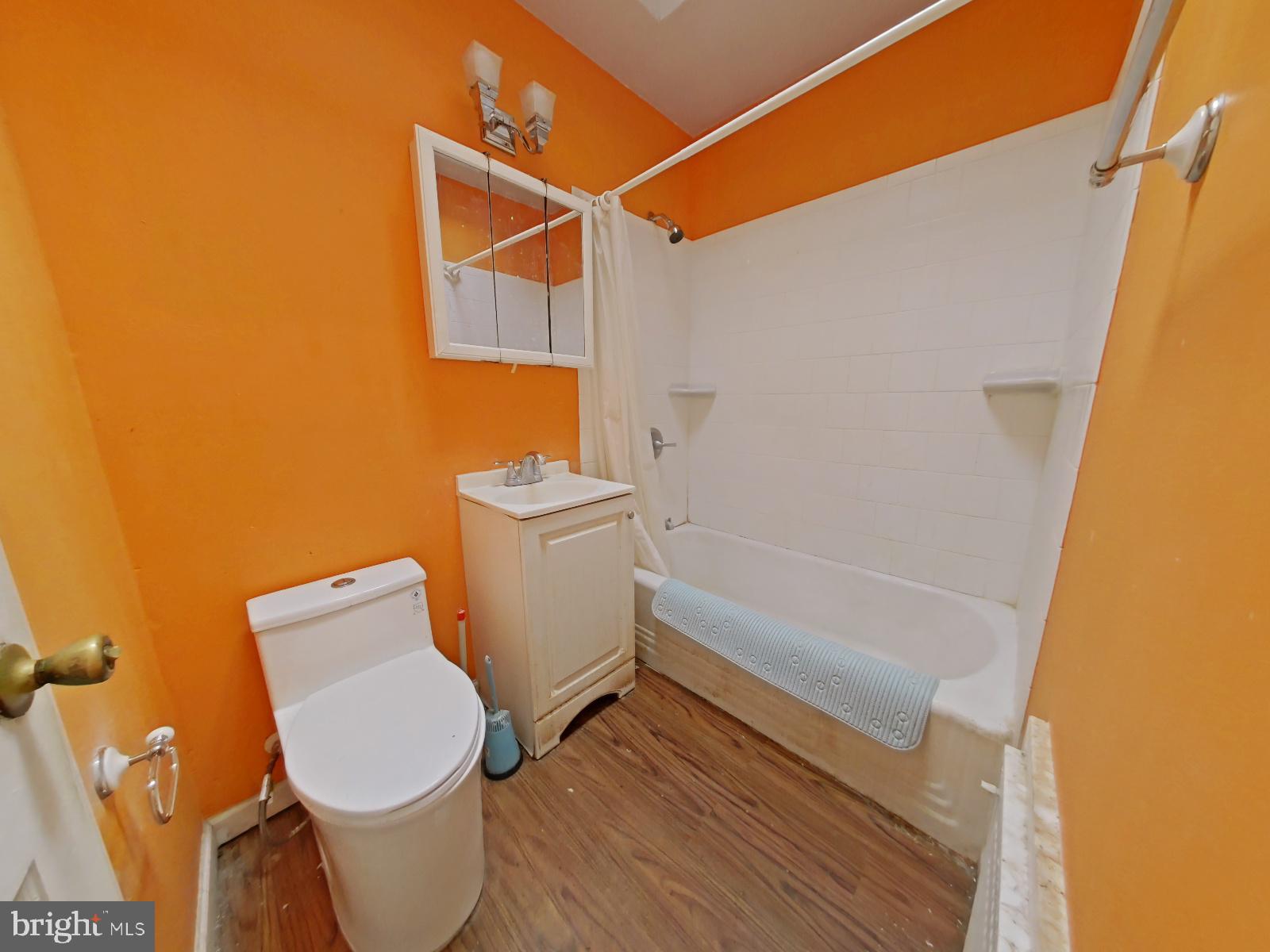 7529 Rugby Street Philadelphia, PA 19150 - Photo 15 of 27 Bathroom