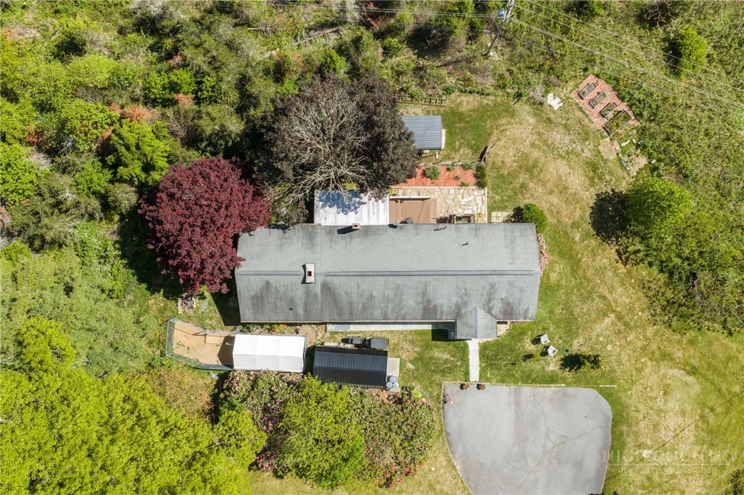 190 Benfield Road Crossnore, NC 28657 - Photo 2 of 50