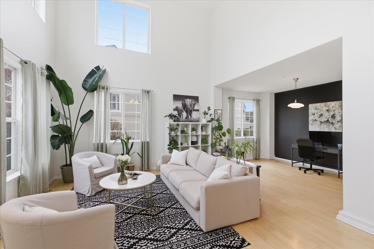 1975 Merlot Court Wheeling, IL 60090 - Photo 3 of 25