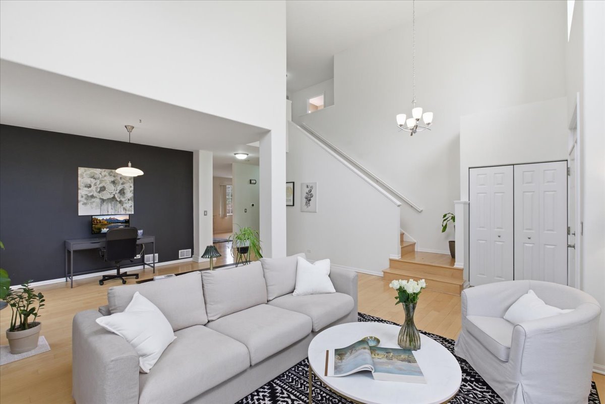 1975 Merlot Court Wheeling, IL 60090 - Photo 4 of 25