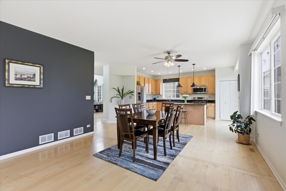 1975 Merlot Court Wheeling, IL 60090 - Photo 10 of 25