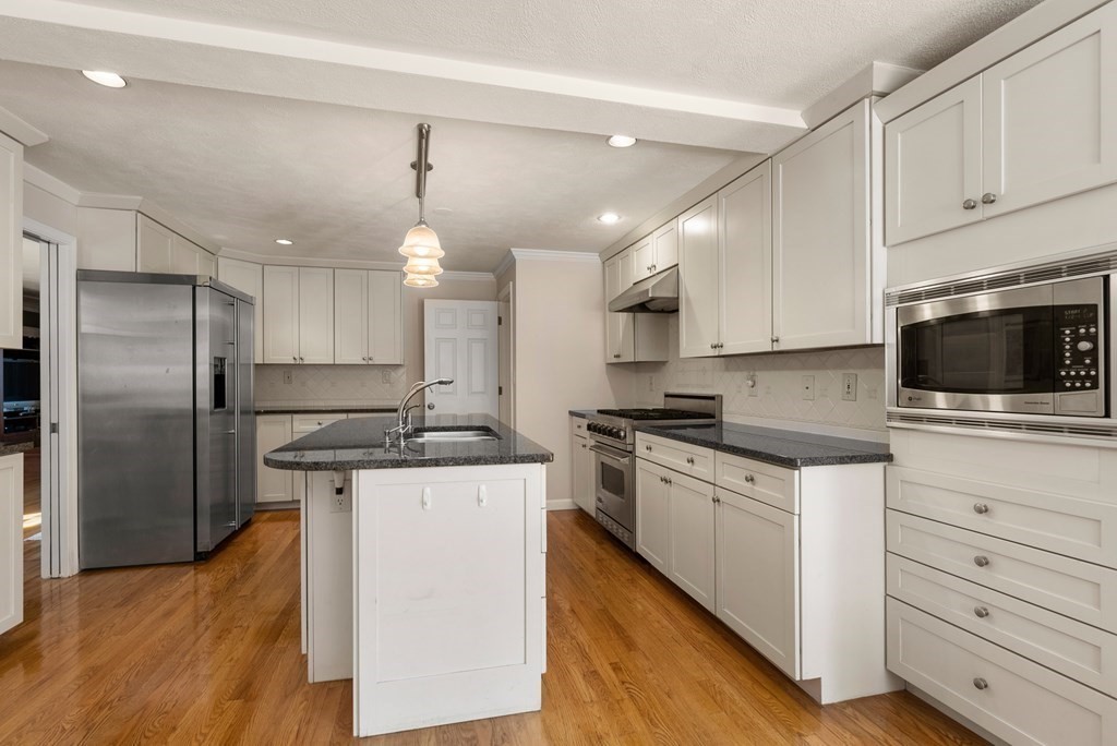 53 Cottonwood Road Wellesley, MA 02482 - Photo 7 of 33