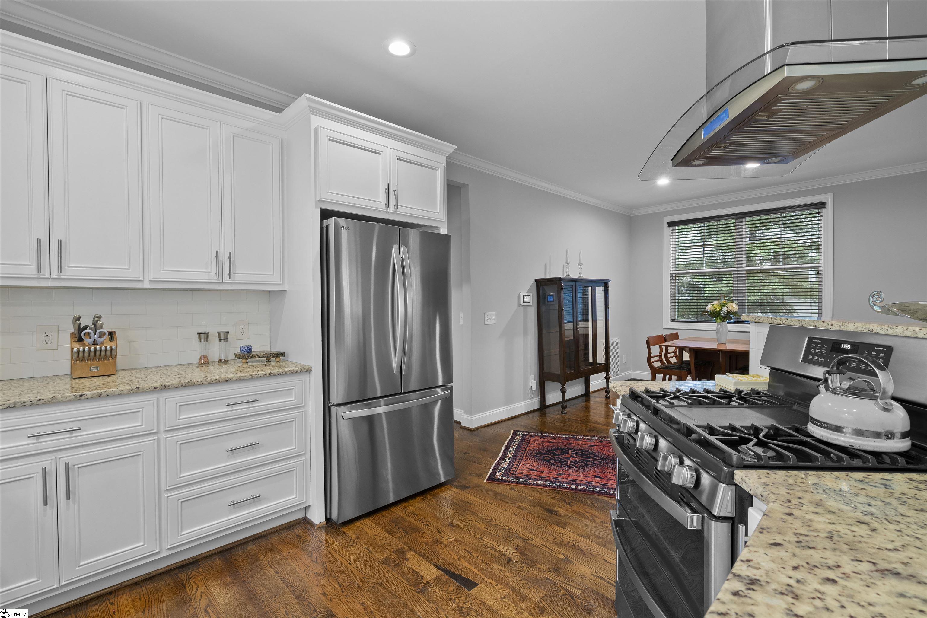 321 Sycamore Drive Greenville, SC 29607 - Photo 14 of 35