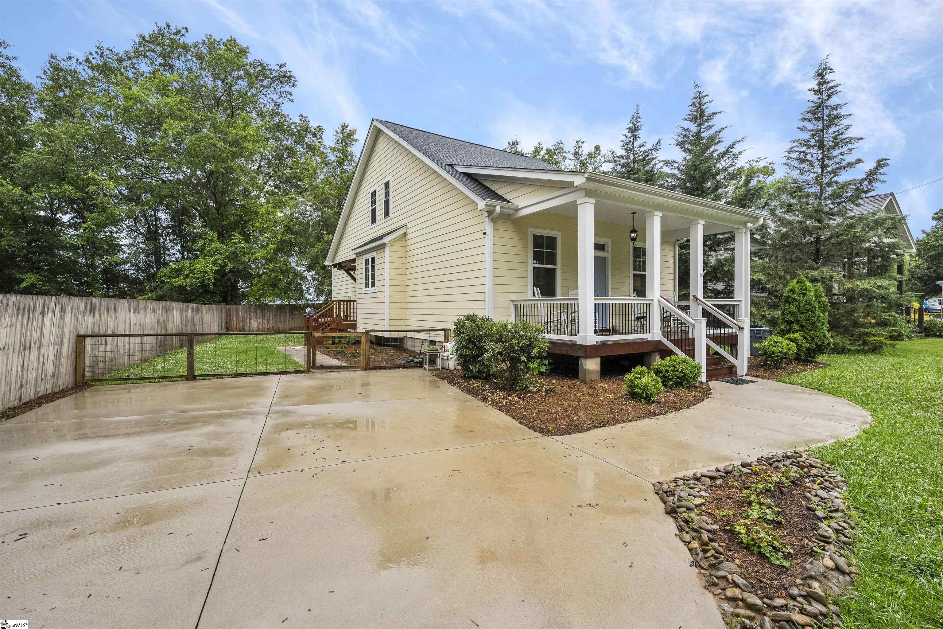 321 Sycamore Drive Greenville, SC 29607 - Photo 30 of 35