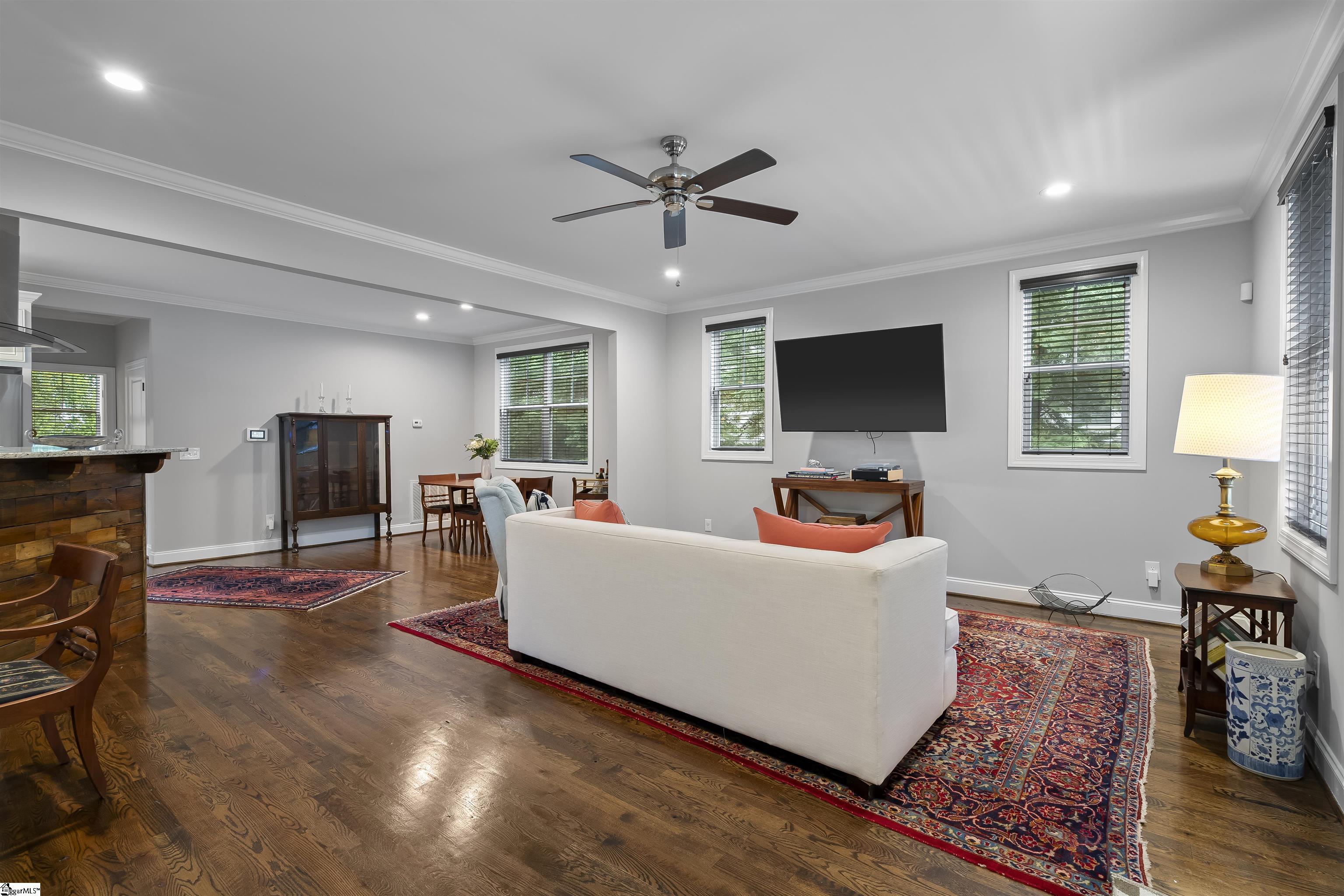 321 Sycamore Drive Greenville, SC 29607 - Photo 4 of 35