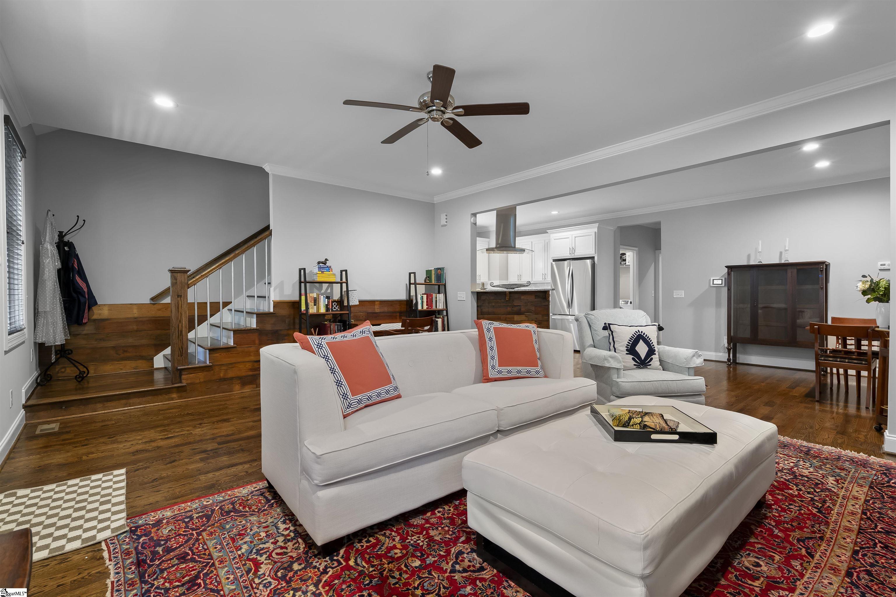 321 Sycamore Drive Greenville, SC 29607 - Photo 5 of 35