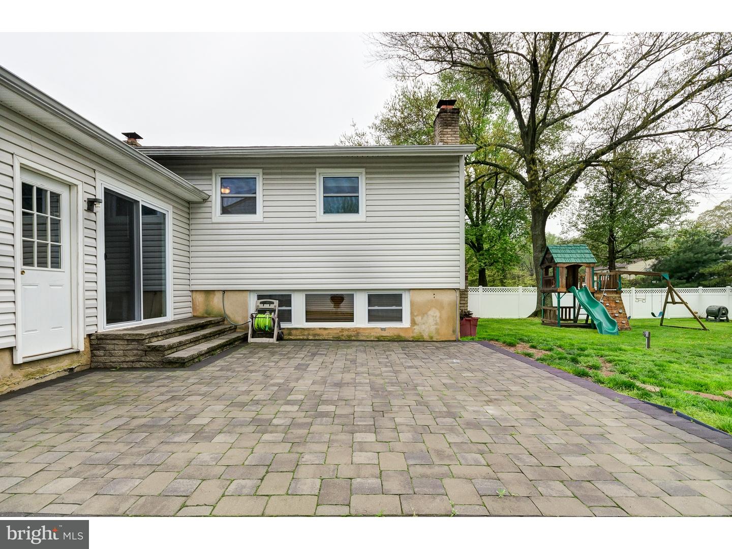 109 Canterbury Road Mount Laurel, NJ 08054 - Photo 3 of 25