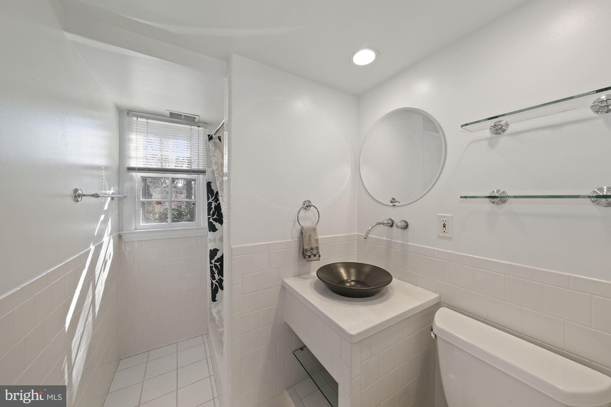 9709 Byeforde Road Kensington, MD 20895 - Photo 20 of 35 Bright Updated White Full #3 Bath